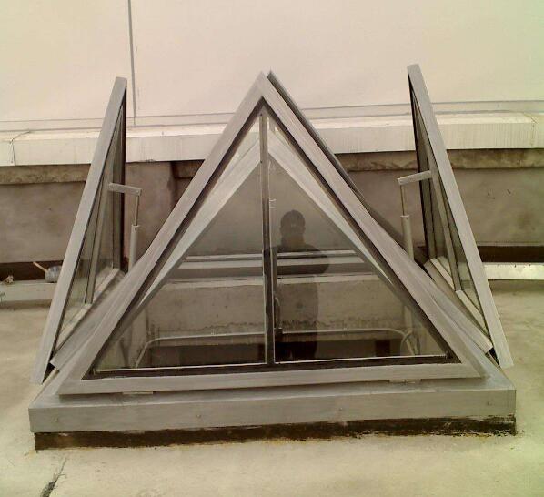 三角型電動天窗 